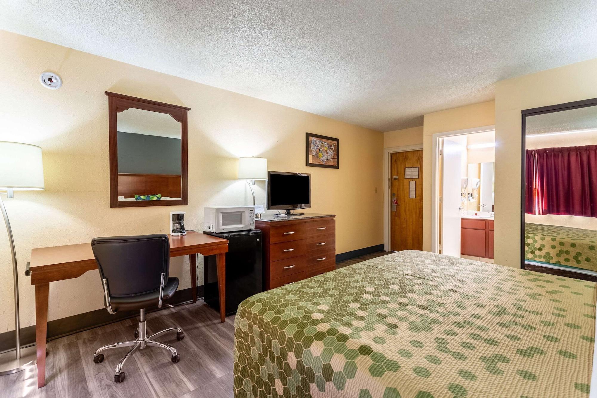 Econo Hotel 2*