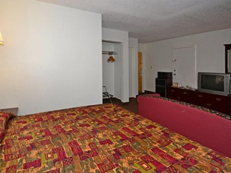 Econo Hotel 2*