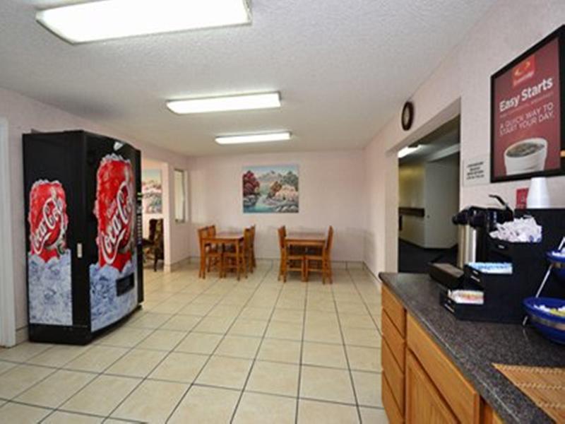 Econo Hotel