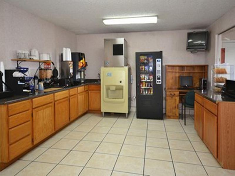 Econo Hotel 2*