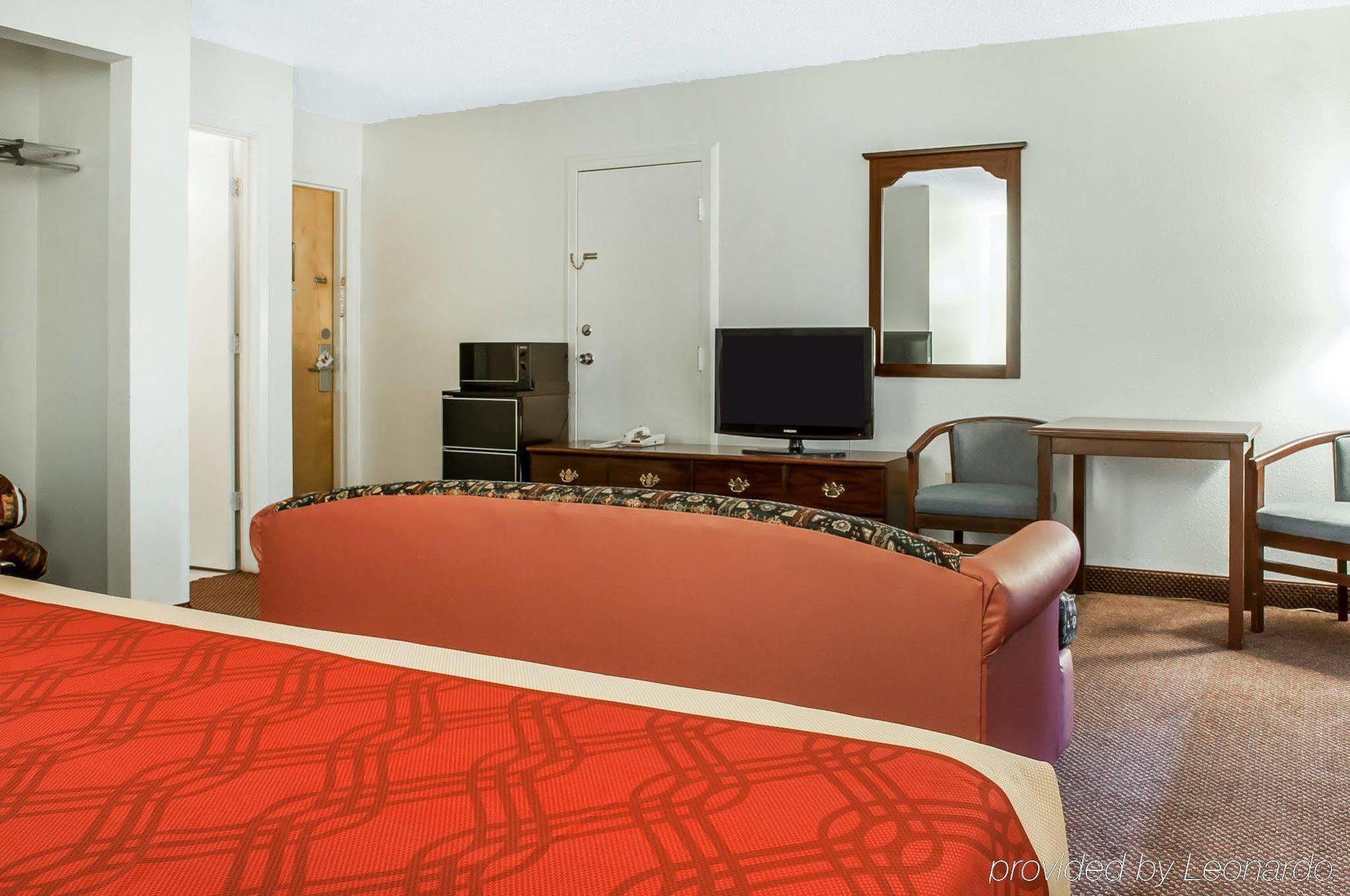 Econo Hotel
