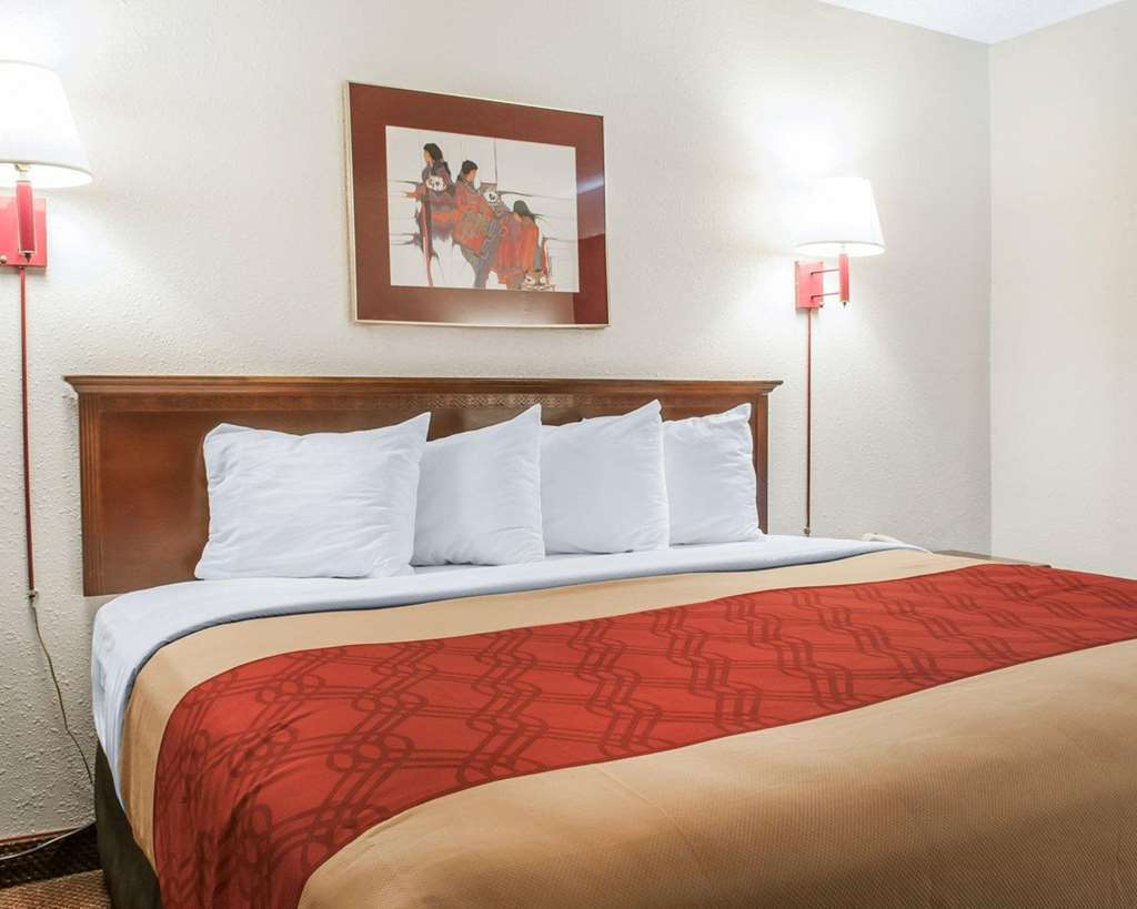 Econo Hotel