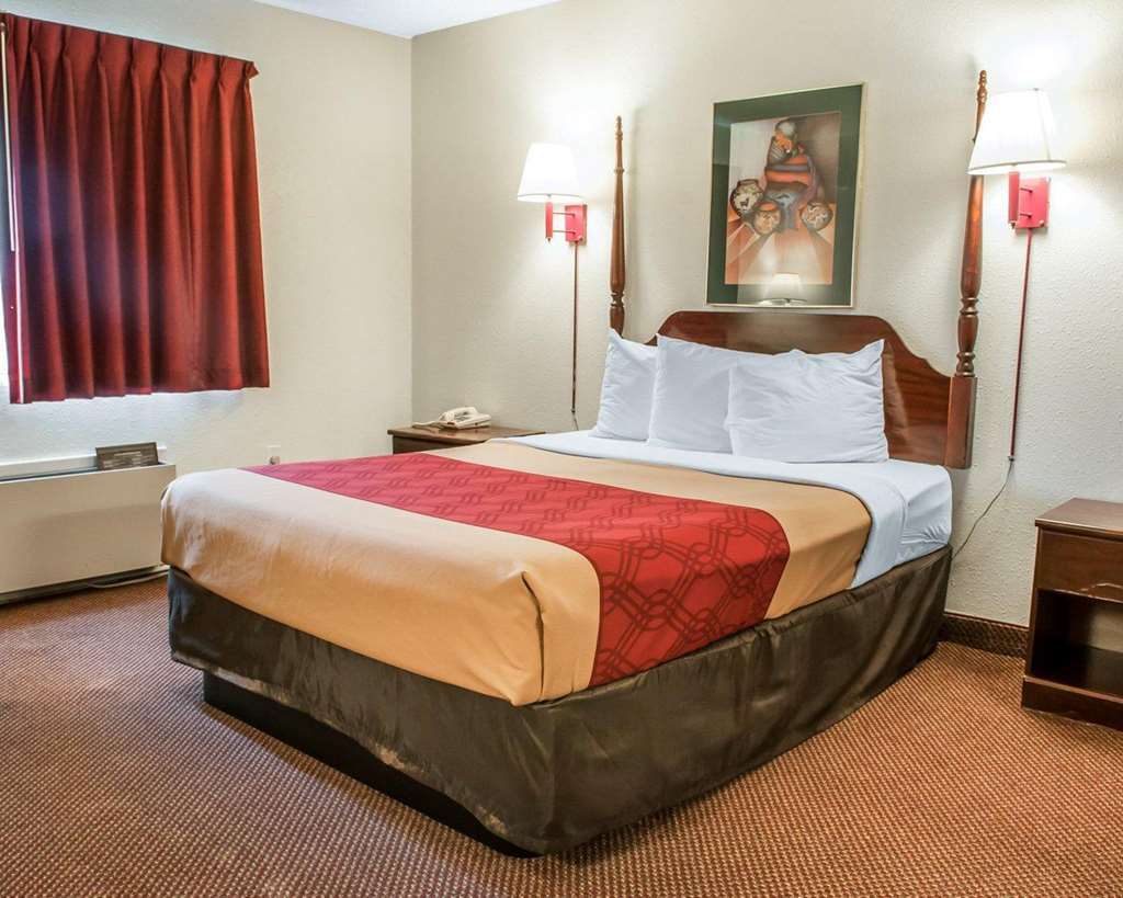 Econo Hotel 2*